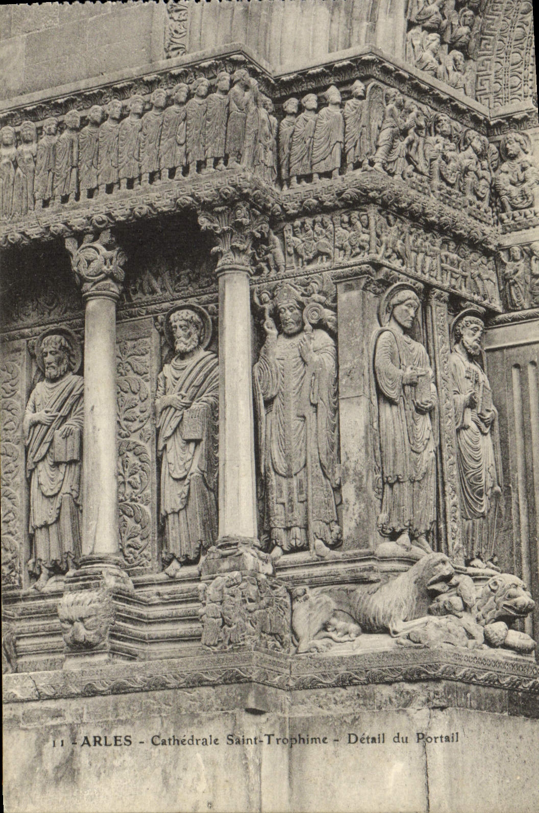 CPA Arles Cathedrale Saint Trophime Detail du Portail