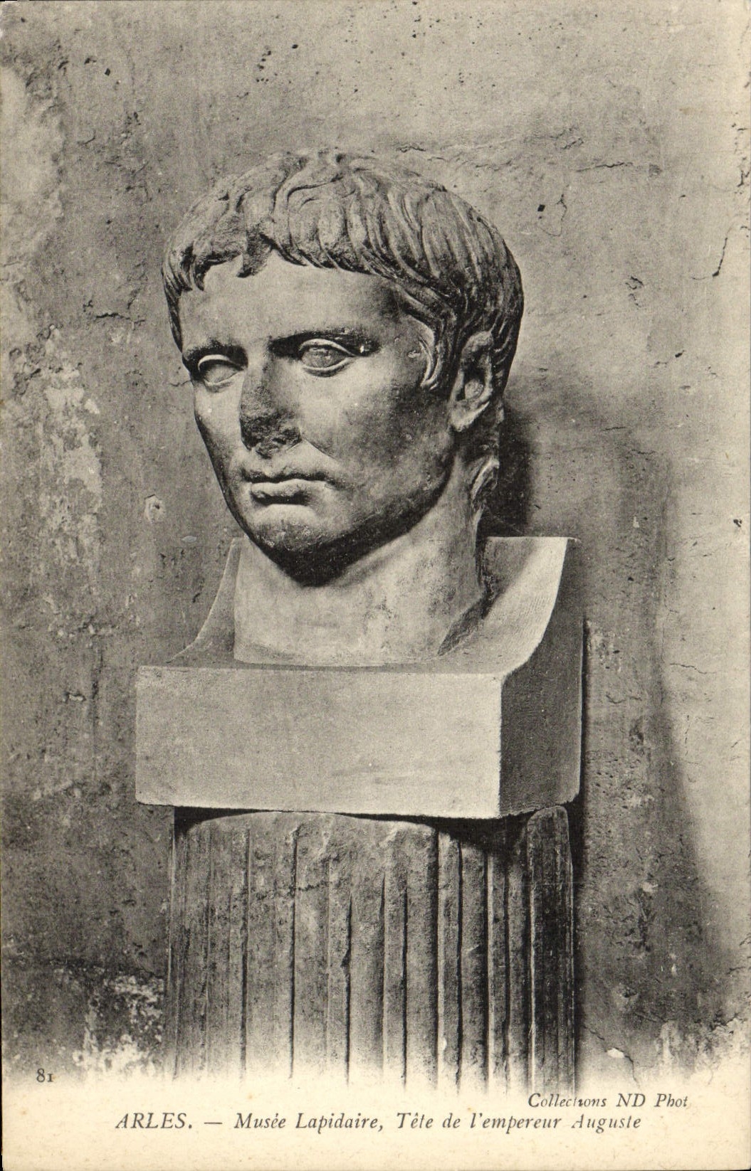 VINTAGE POSTCARD Concise Arles Museum Head of the Emperor