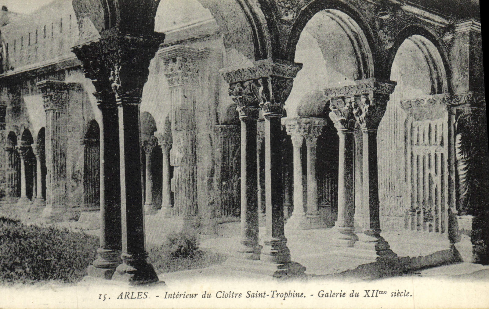 VINTAGE POSTCARD Arles Interior of the Holy Cloister Trophime Gallery of 12th