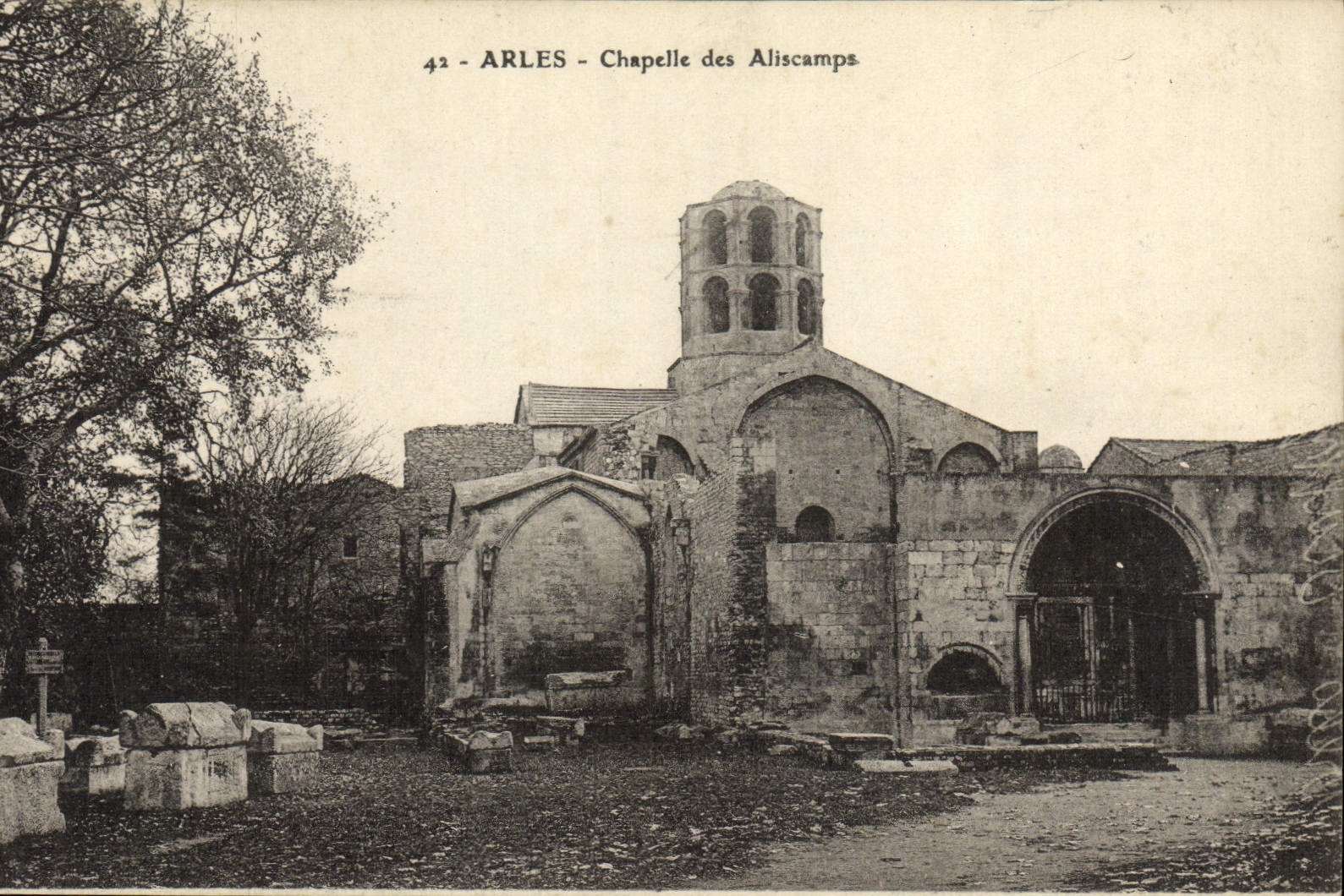 CPA Arles Chapelle des Aliscamps