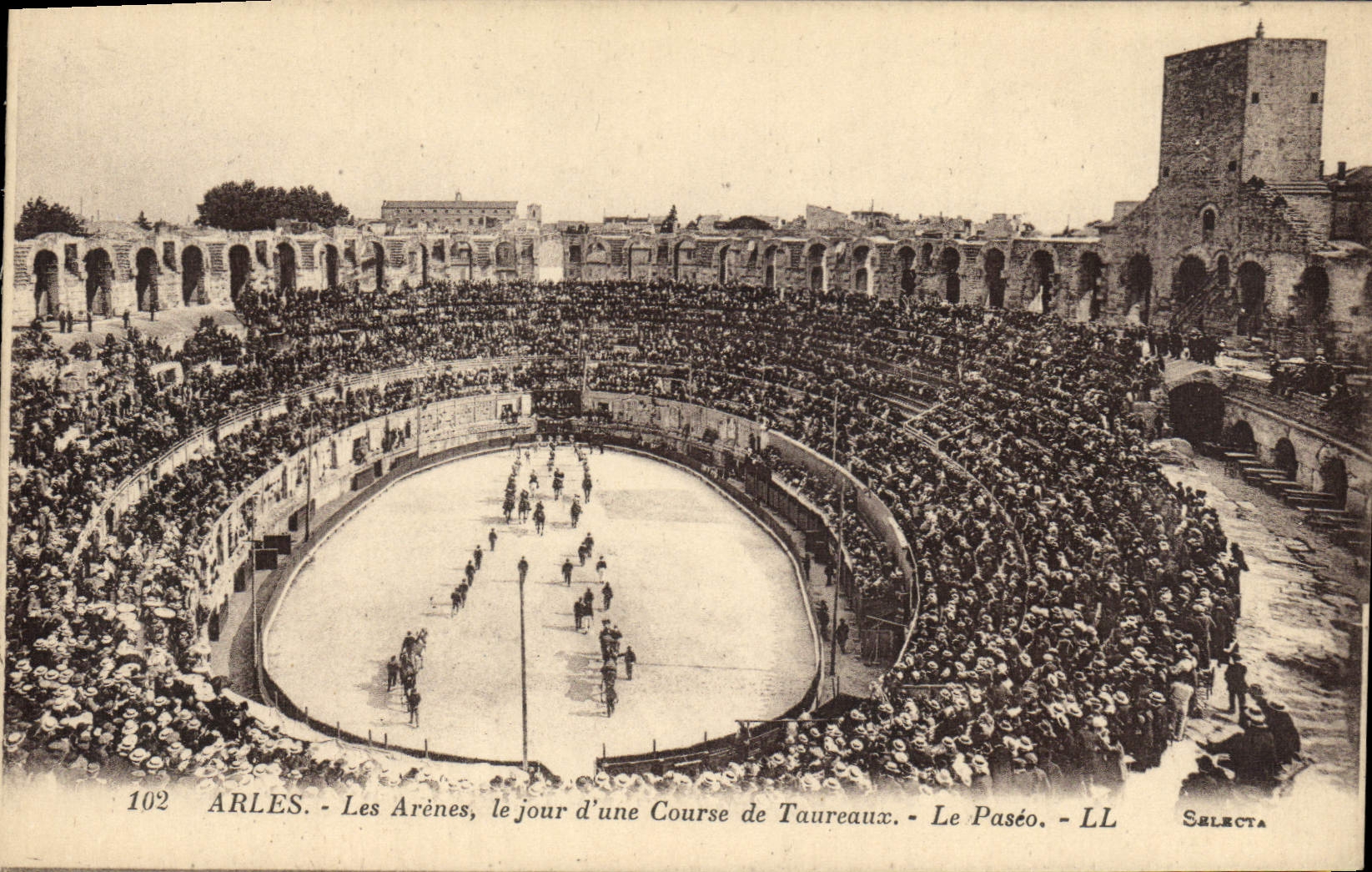 VINTAGE POSTCARD Arles the Arena the day of a race of tombs the paseo Bullfight