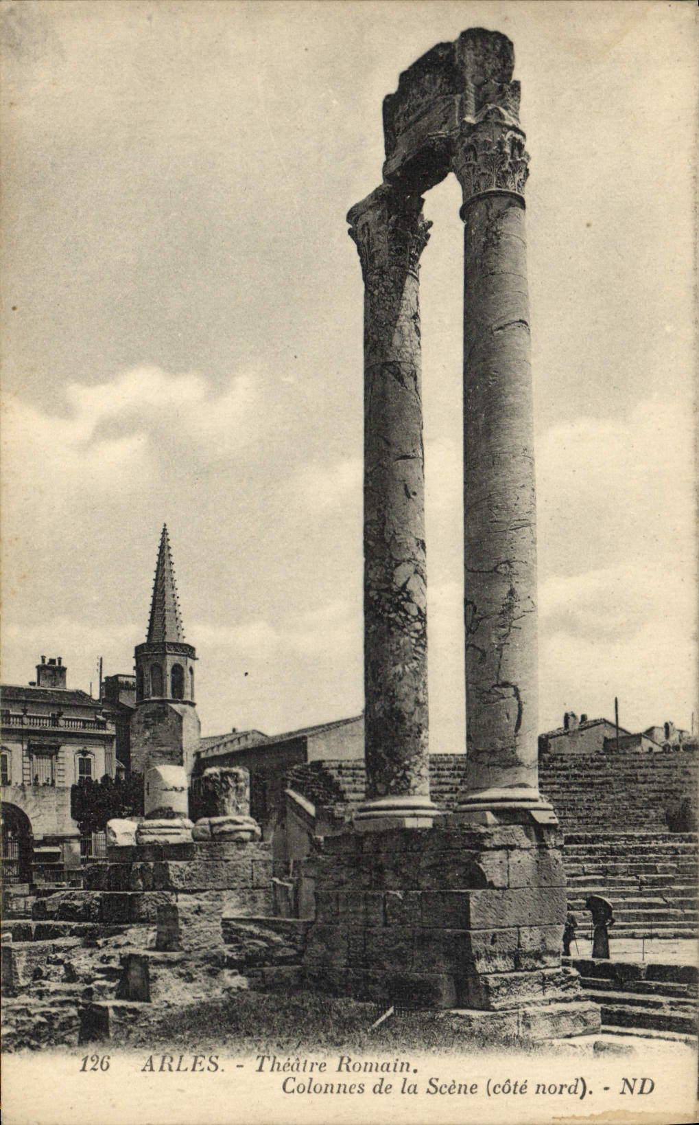 VINTAGE POSTCARD Arles Theater Roman columns of the scene Dimensions Northern