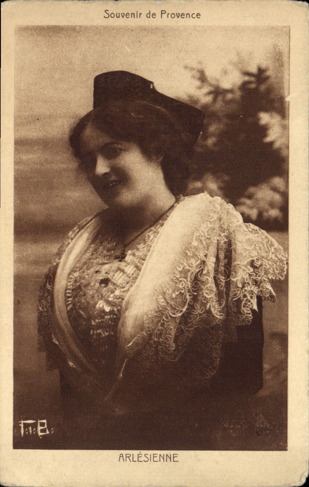 VINTAGE POSTCARD To remember Of Provence Arlesienne Folklore Costume