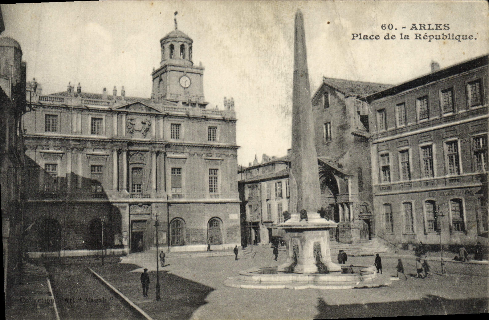 CPA Arles Place De La Republique