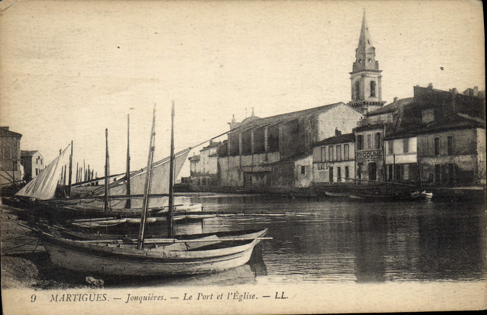 CPA Martigues Jonquieres Le Port Et l'Eglise Bateaux