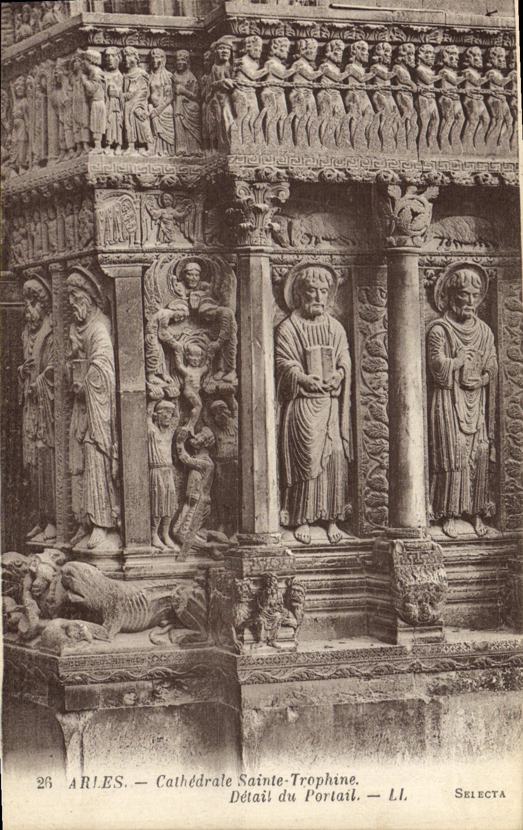 CPA Arles Cathedrale Sainte Trophime Detail du portail