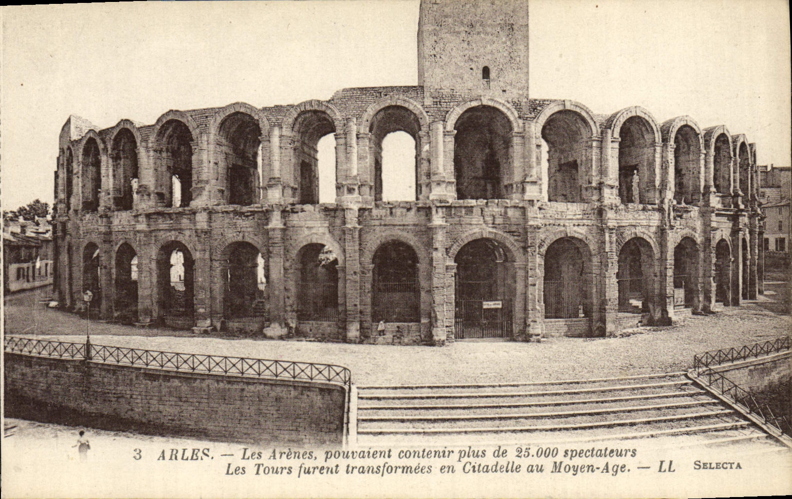 CPA Arles Les Arenes 