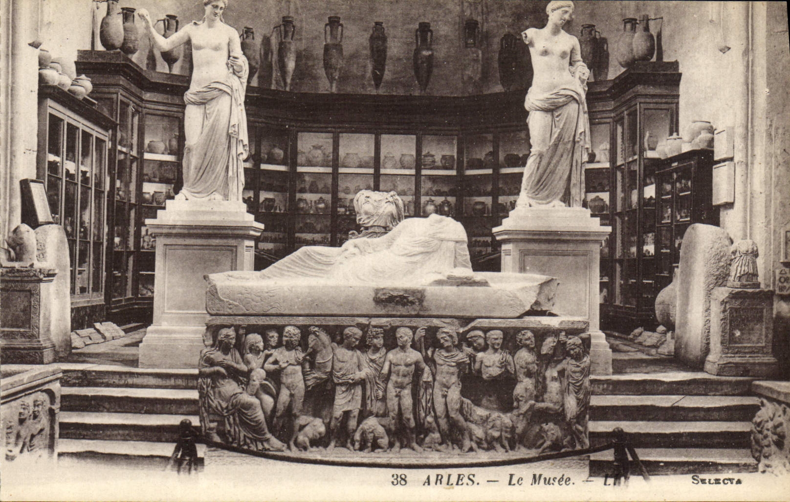 VINTAGE POSTCARD Arles the Museum