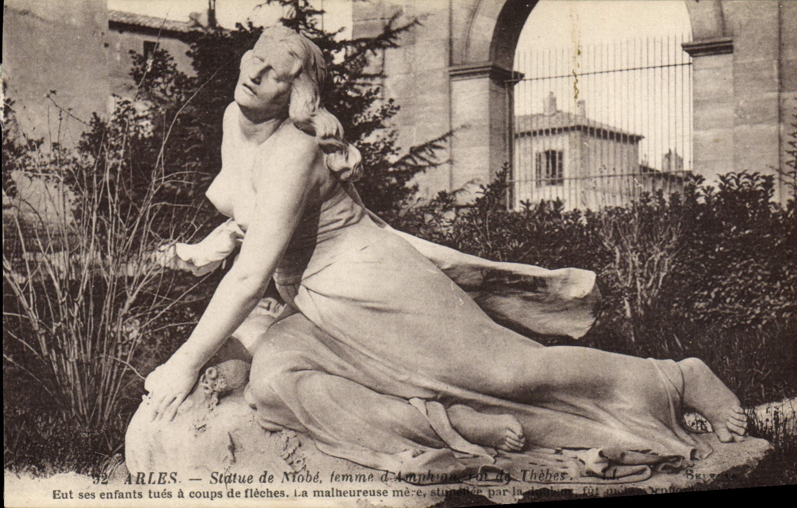 VINTAGE POSTCARD Arles Rules of Niobe
