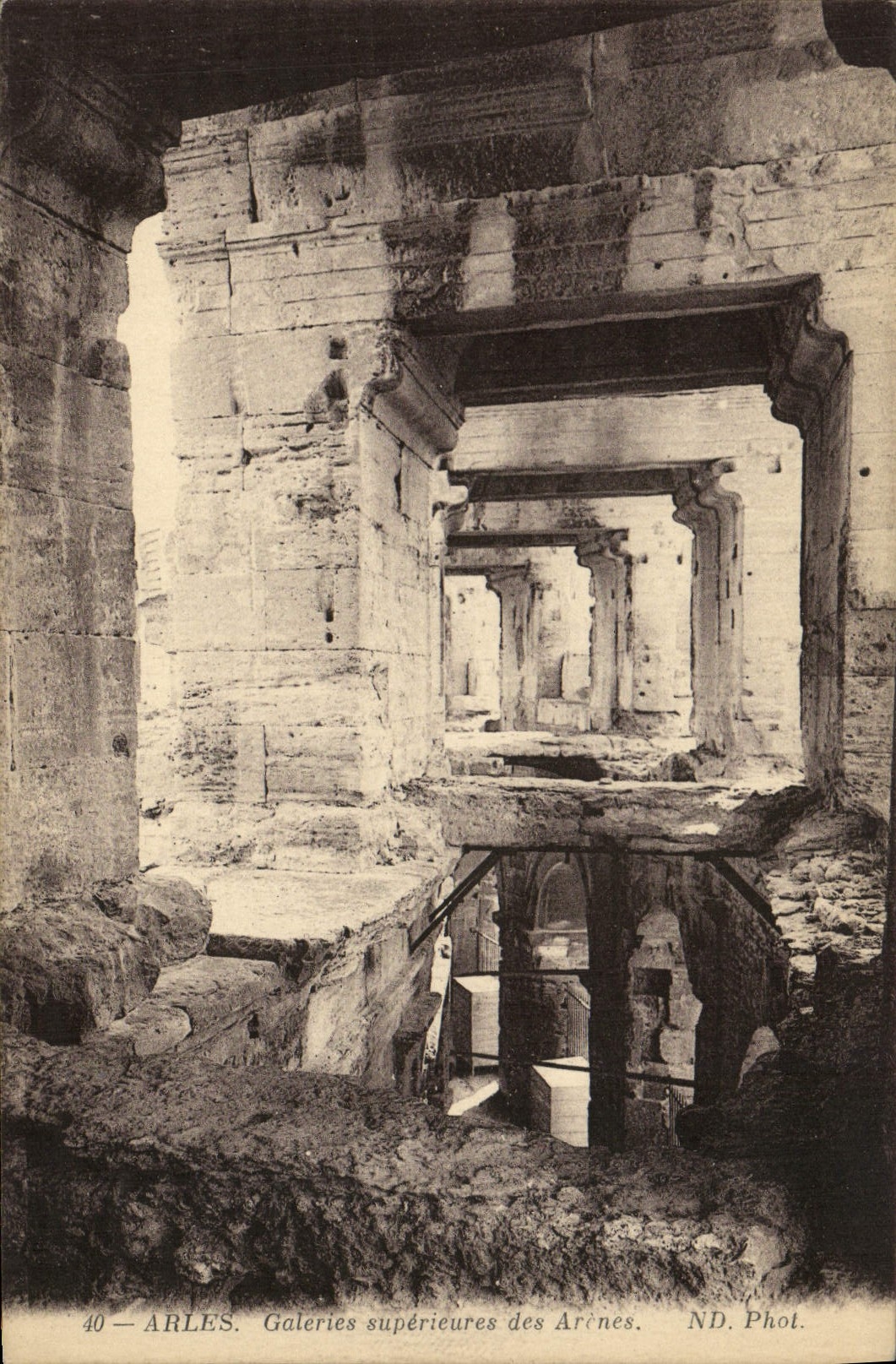 VINTAGE POSTCARD Arles higher galleries of Arena