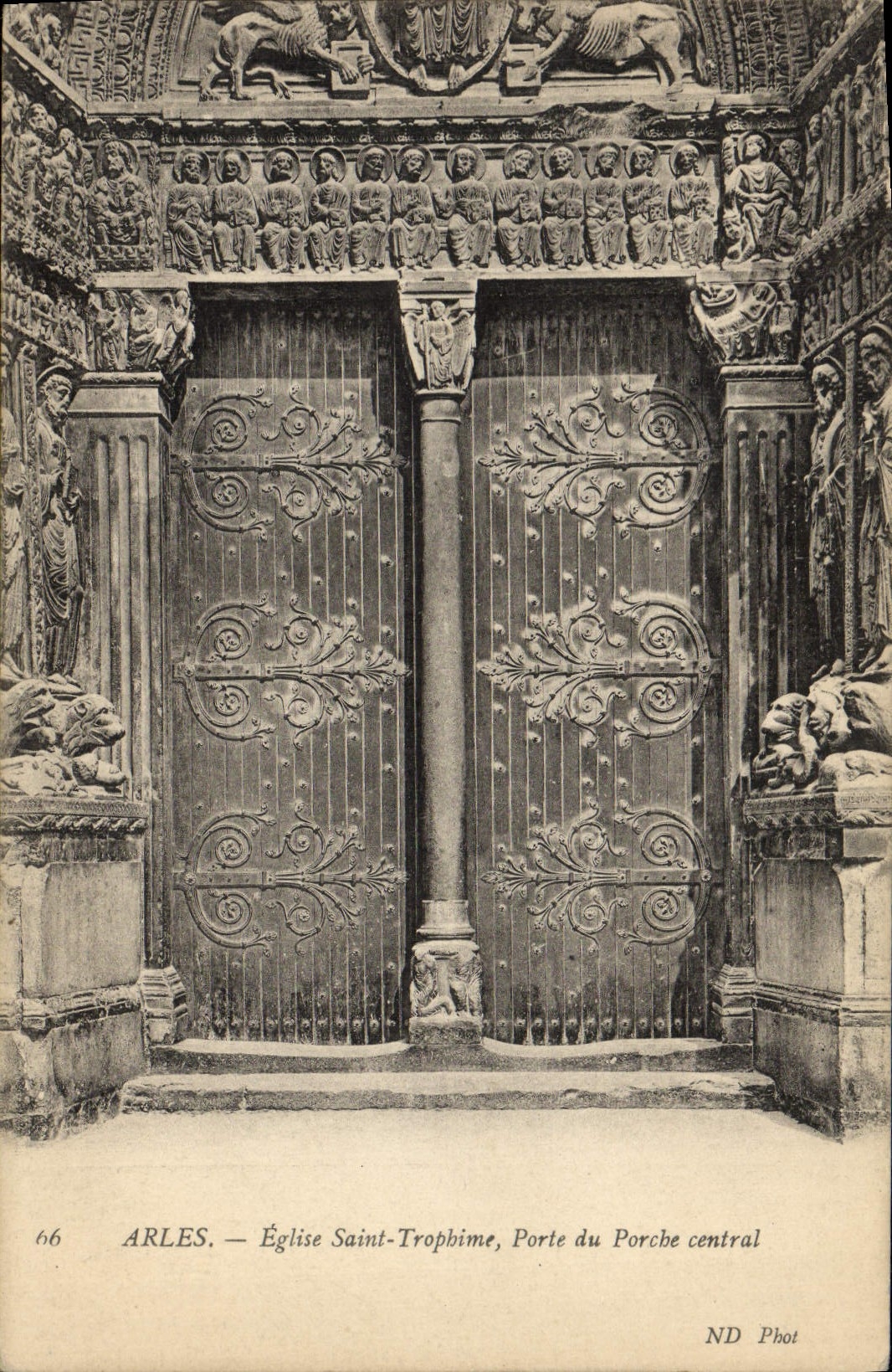 VINTAGE POSTCARD Arles Eglise Trophime Saint Carries Central Porch