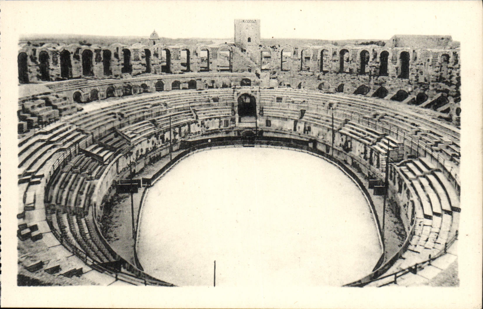 CPA Arles L'Interieur des Arenes
