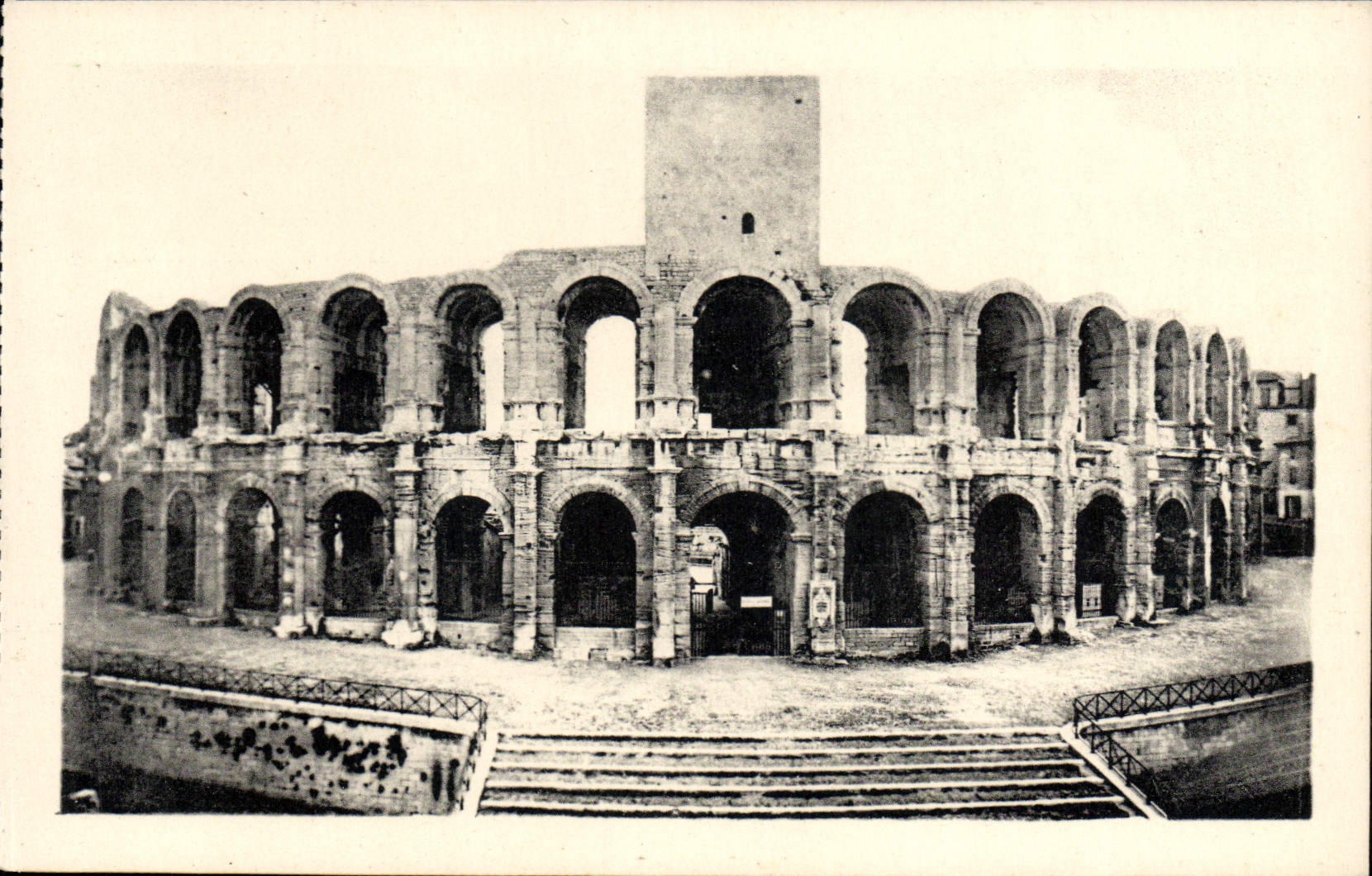 CPA Arles Les Arenes Entree principale