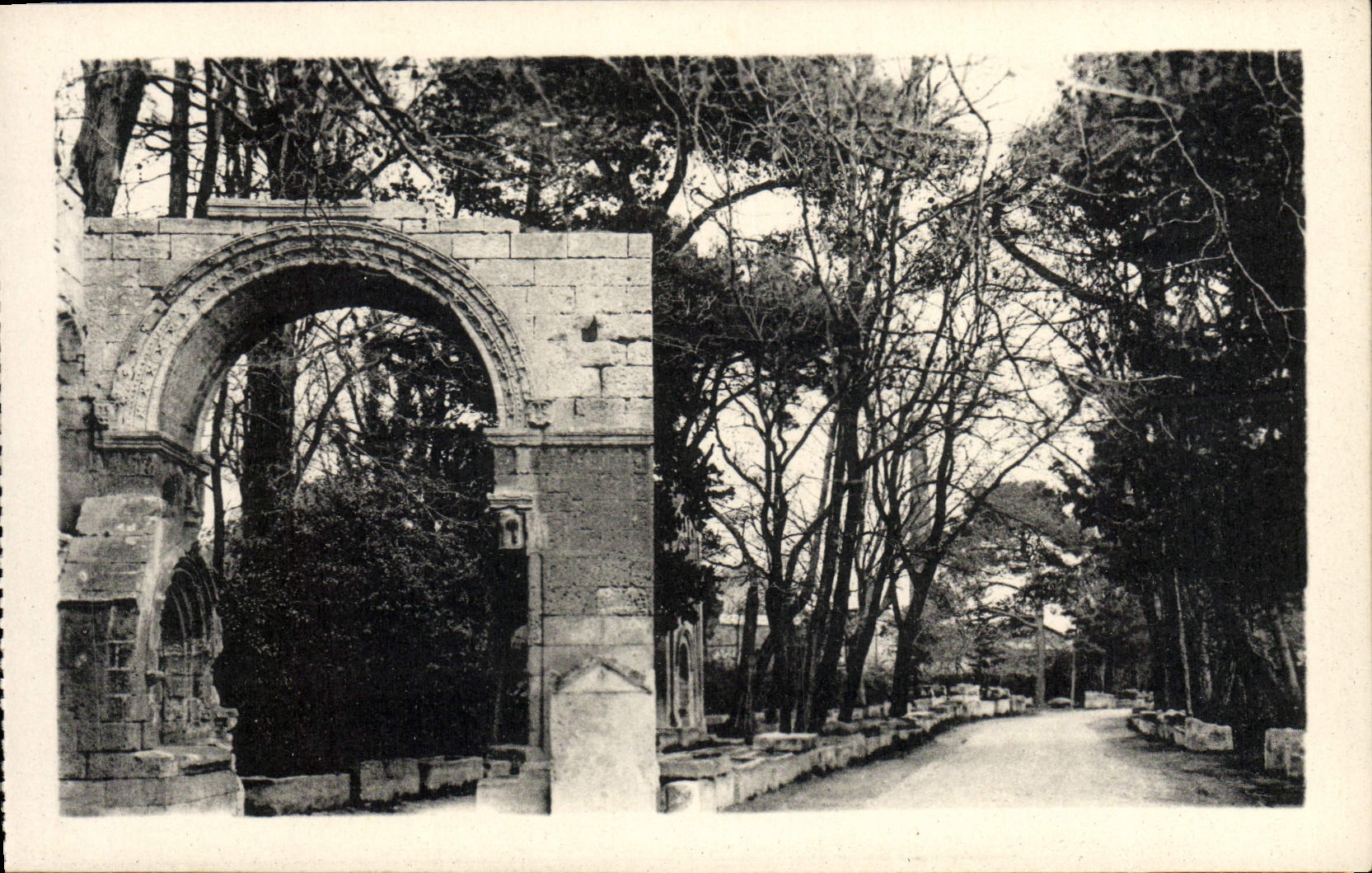 VINTAGE POSTCARD Arles Alyscamps Arch of At Accurse