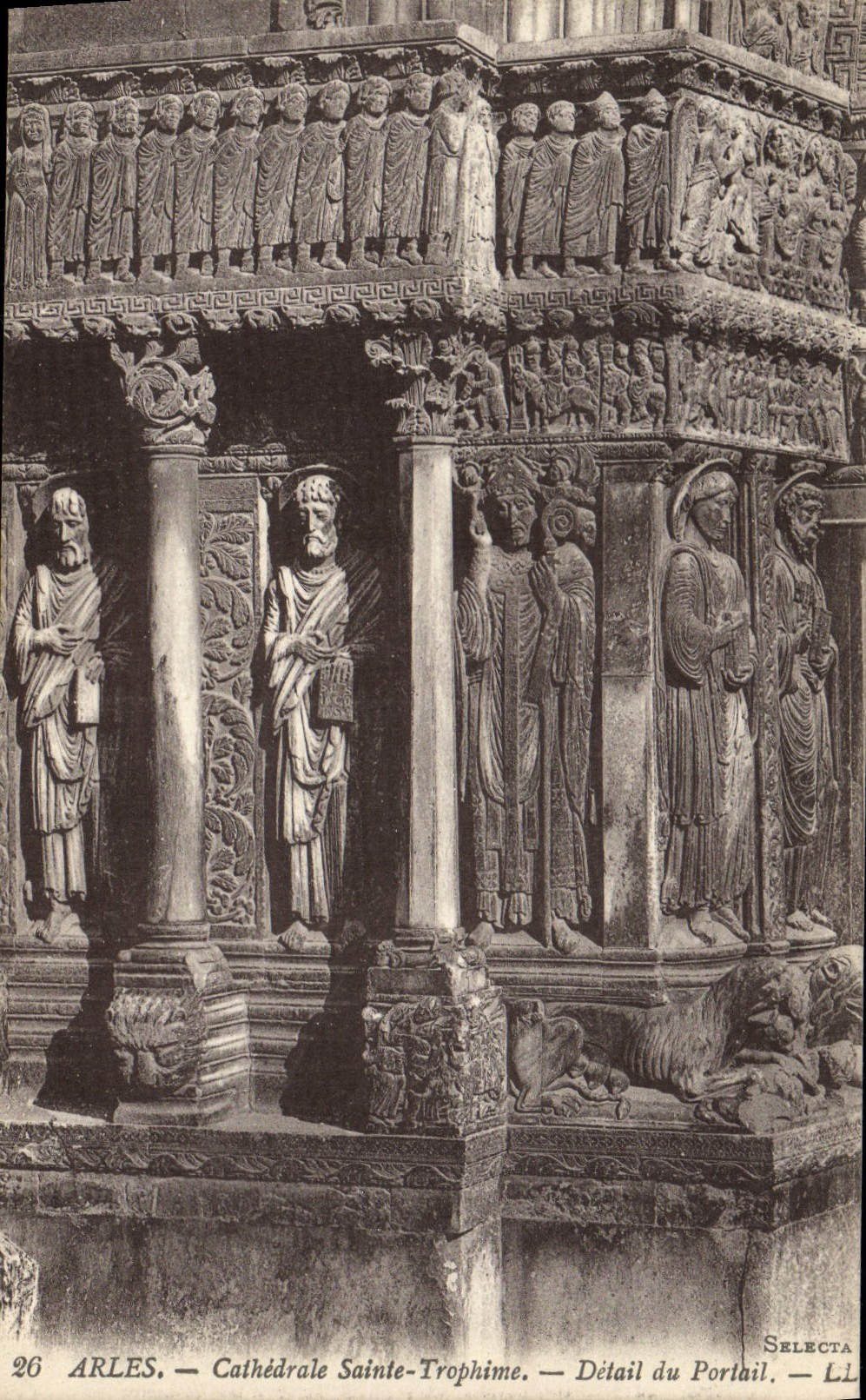 CPA Arles Cathedrale Sainte Trophime Detail du portail