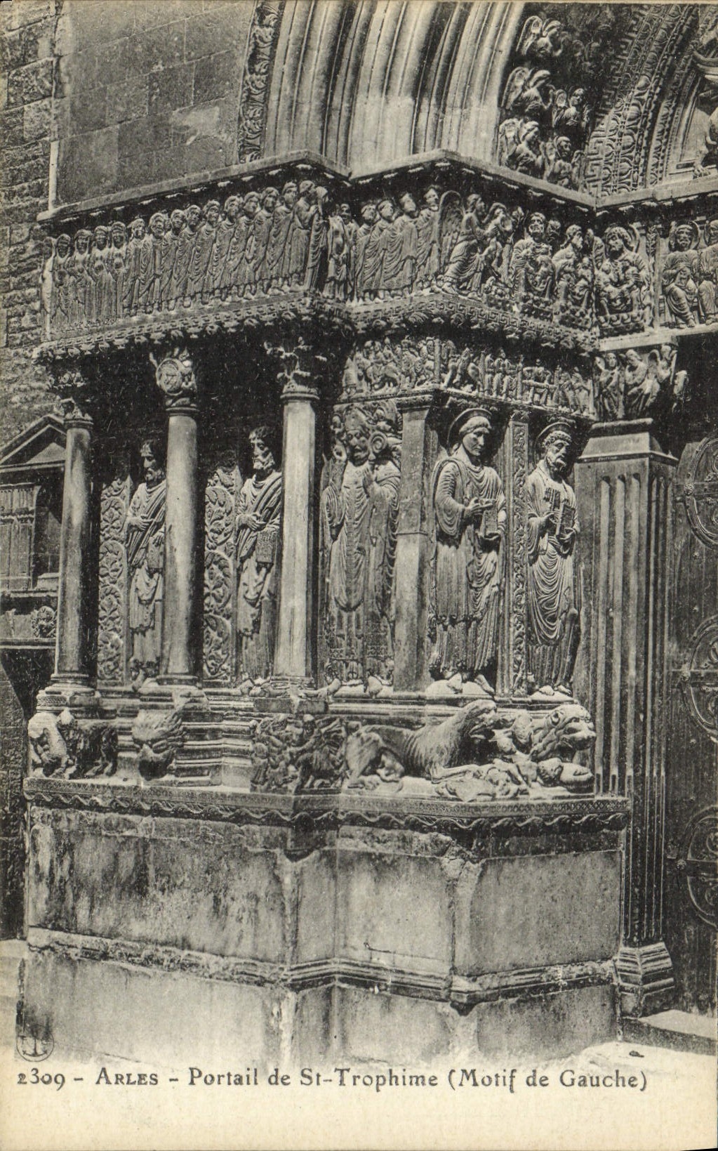 CPA Arles Portail de St Trophime Motif de gauche