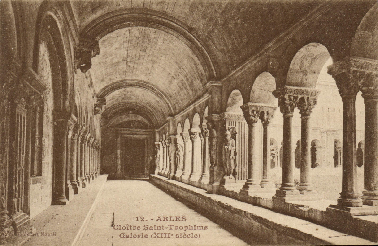 CPA Arles Cloitre Saint Trophime Galerie 