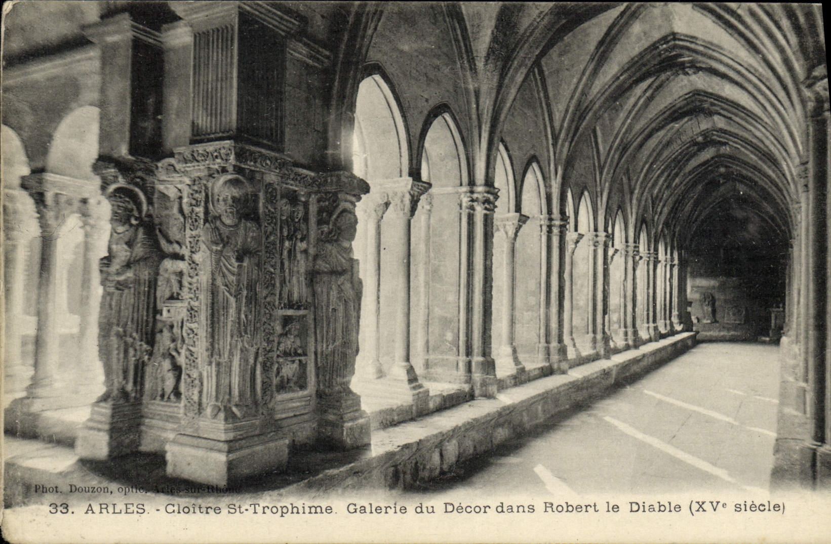 CPA Arles Cloitre Saint Trophime Galerie du Decor Dans Robert le Diable