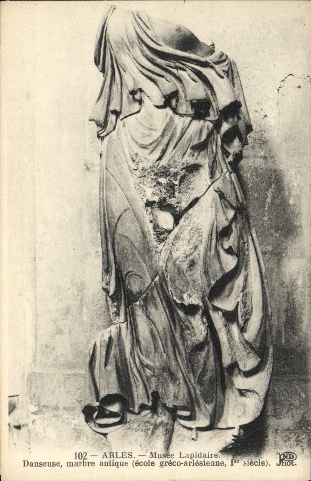 CPA Arles Musee Lapidaire Danseuse Marbre antique