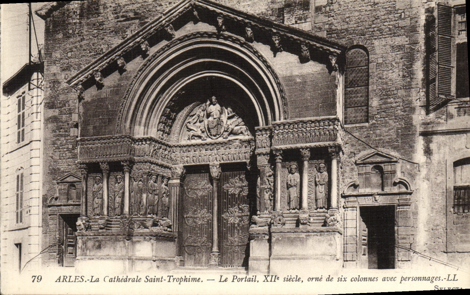 CPA Arles La Cathedrale Saint Trophime Le Portail 