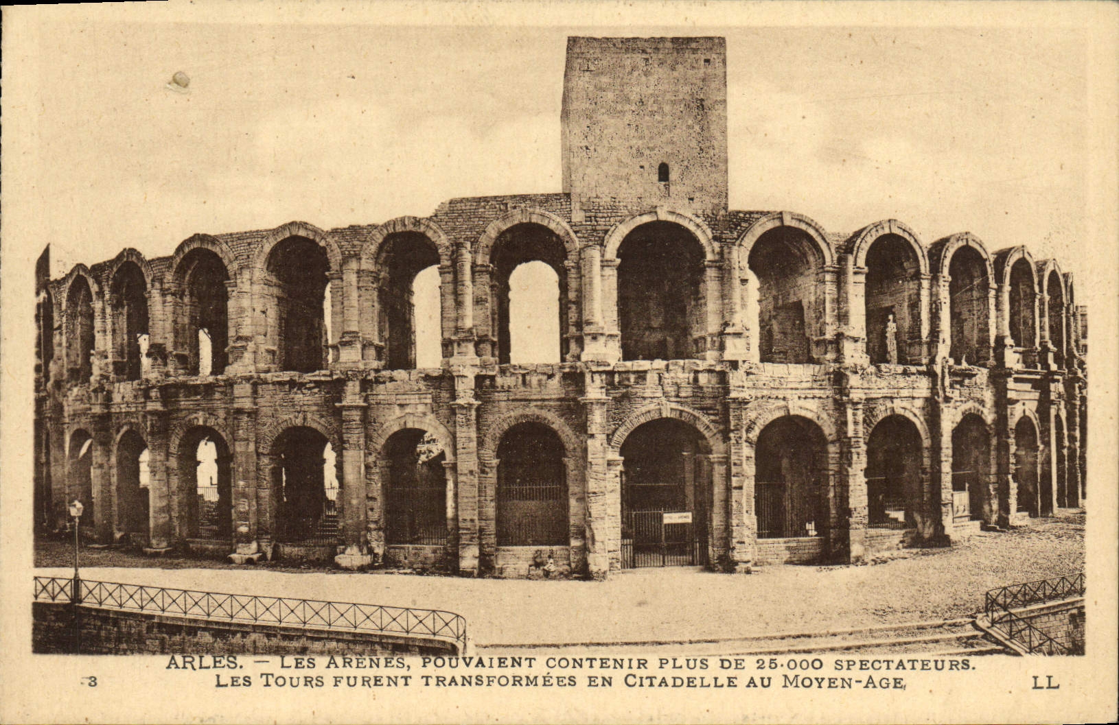 CPA Arles Les Arenes
