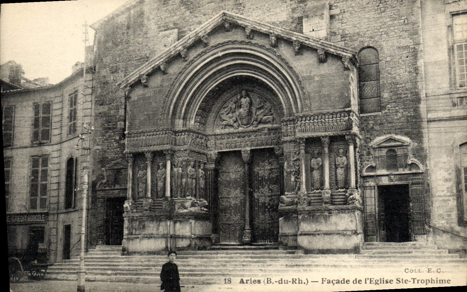 VINTAGE POSTCARD Arles Frontage of the church co. Trophime