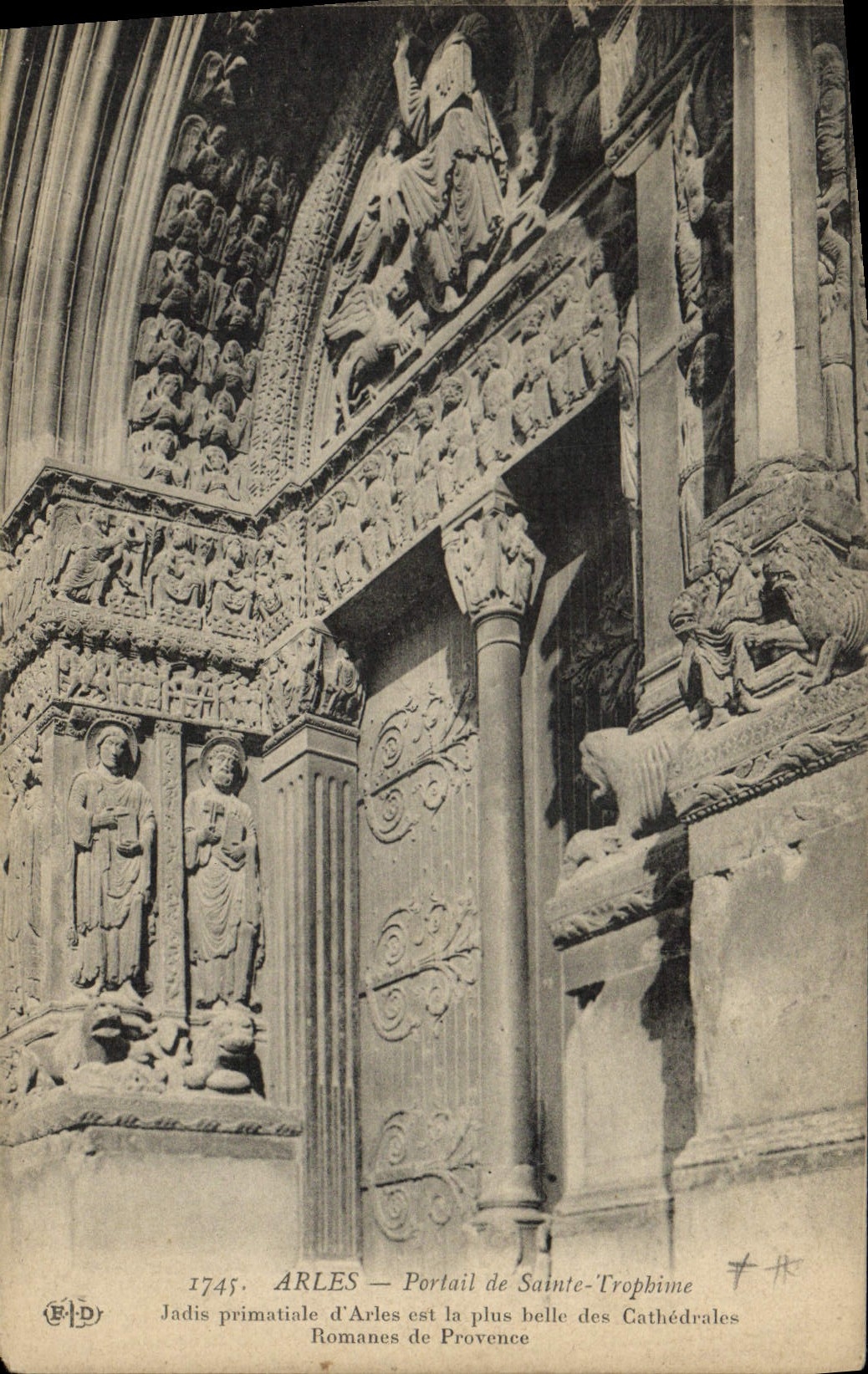 VINTAGE POSTCARD Arles Gate of Sainte Trophine