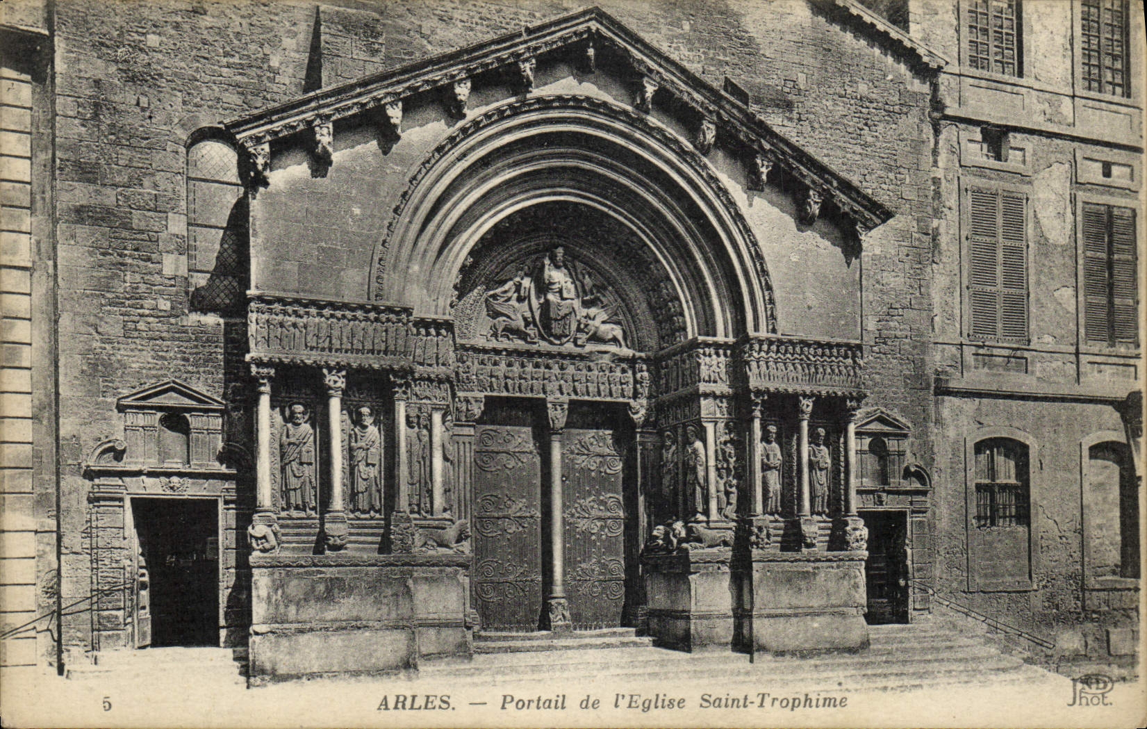 VINTAGE POSTCARD Arles Holy Gate of the Church Trophine
