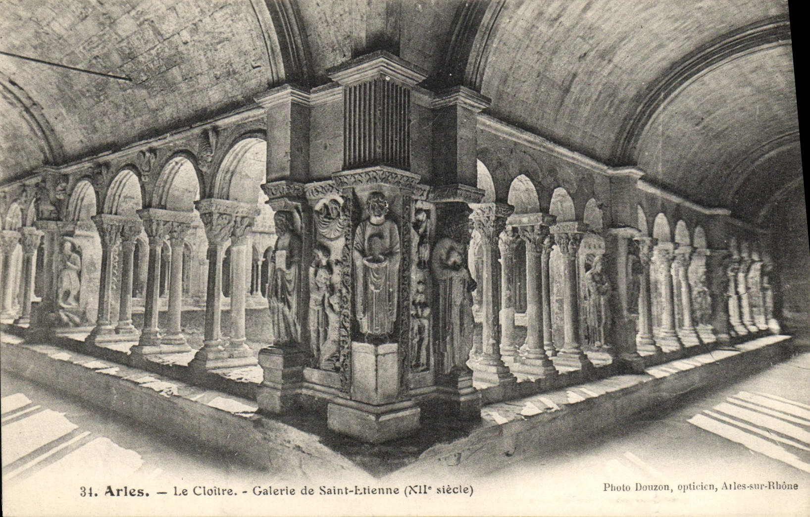 VINTAGE POSTCARD Arles the Cloister Galerle de Saint Etienne