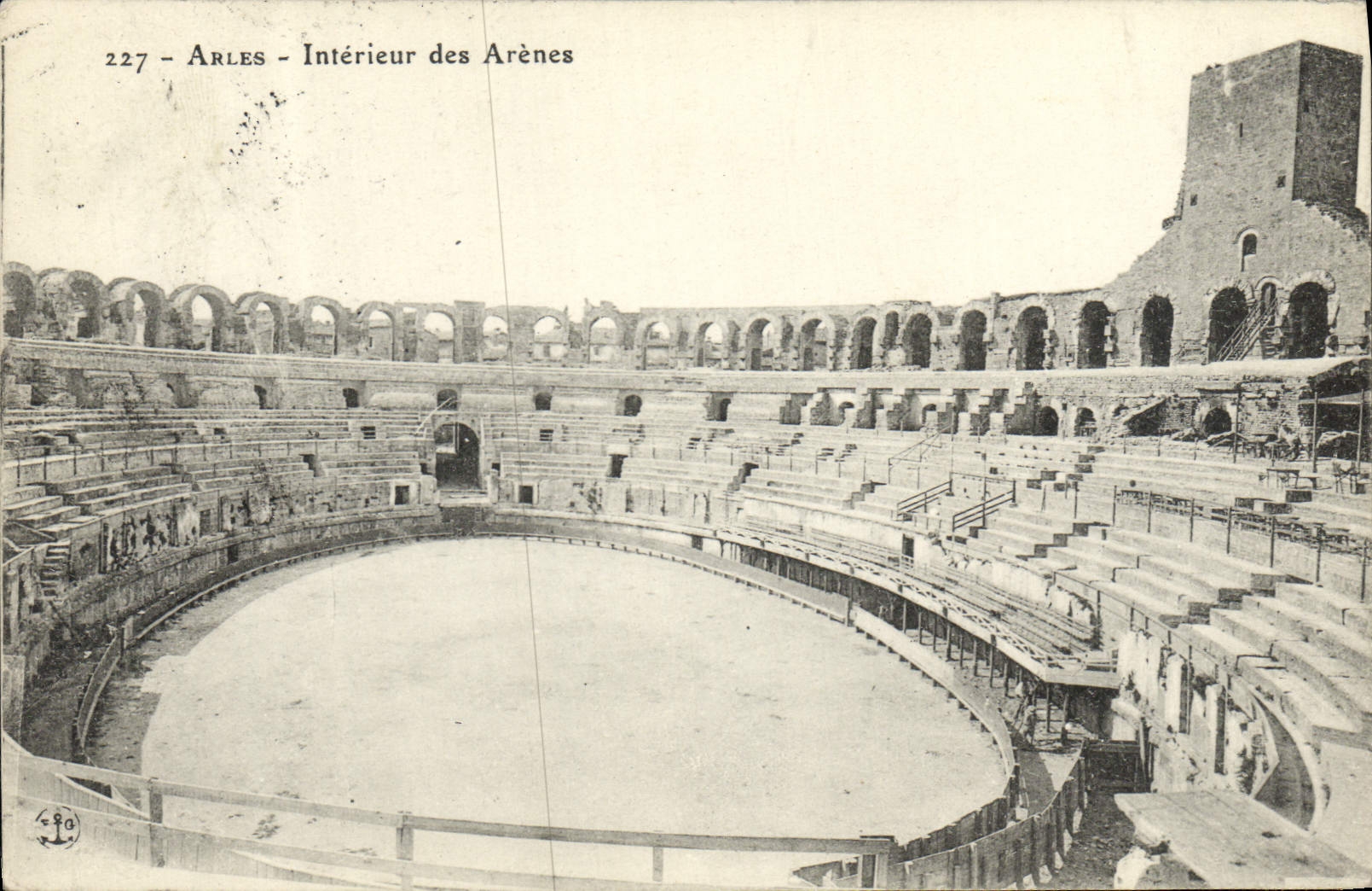 CPA Arles Interieur des Arenes