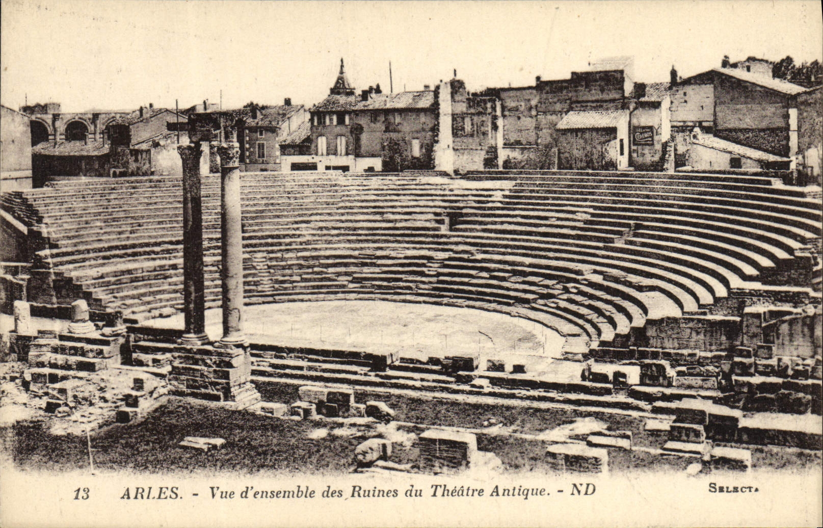VINTAGE POSTCARD Arles Overall picture of the ruins of the ancient theater