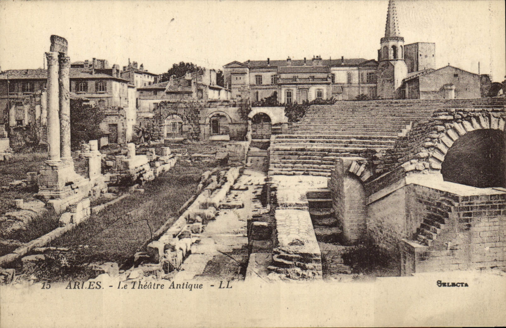 CPA Arles Le Theatre Antique