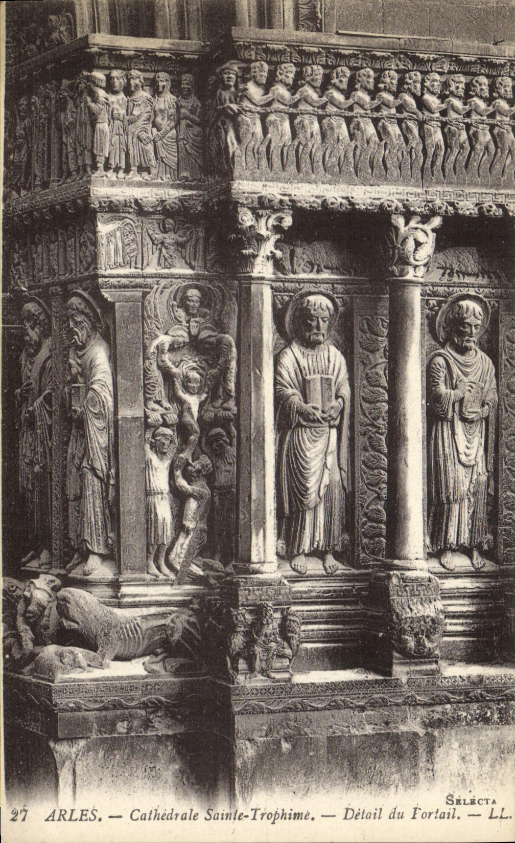 CPA Arles Cathedrale Sainte Trophime Detail du Portail