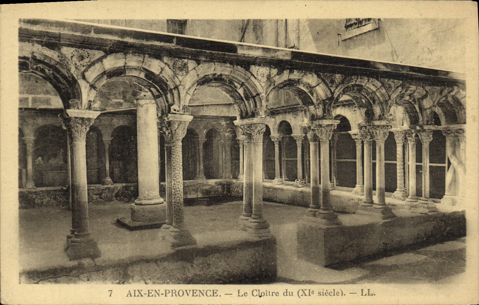 CPA Aix en Provence La Cloitre 