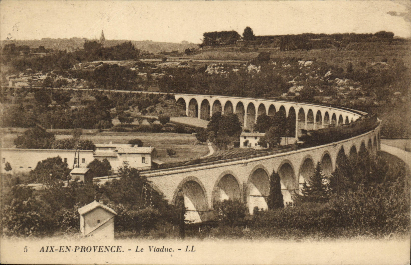 CPA Aix en Provence Le viaduc