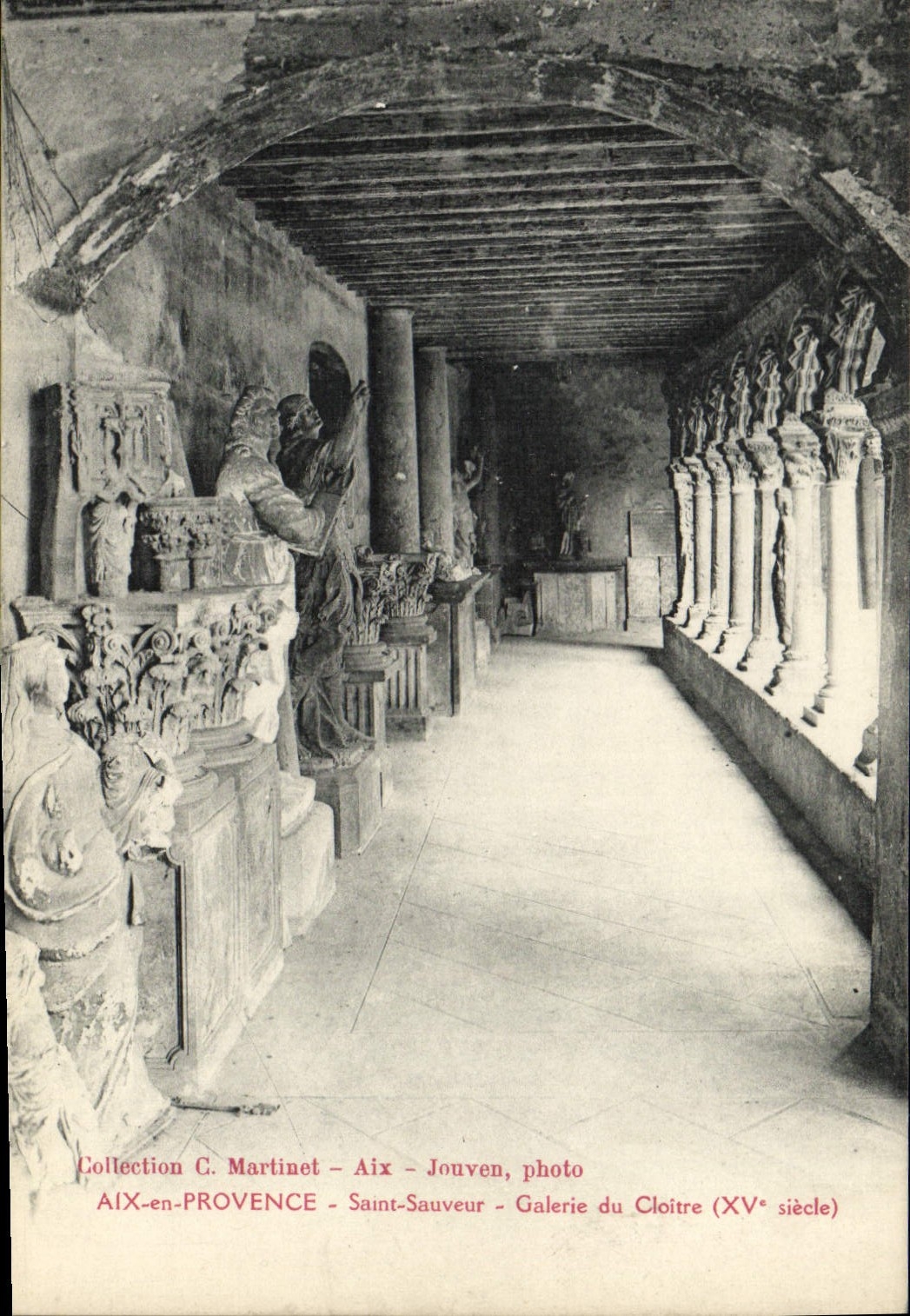 CPA Aix en Provence Saint Sauveur Galerie du Cloitre