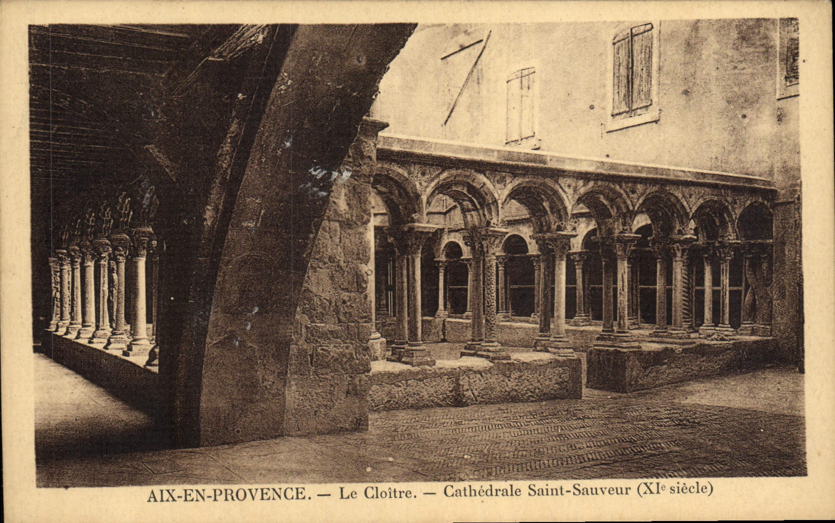 CPA Aix en Provence Le Cloitre Cathedrale Saint Sauveur