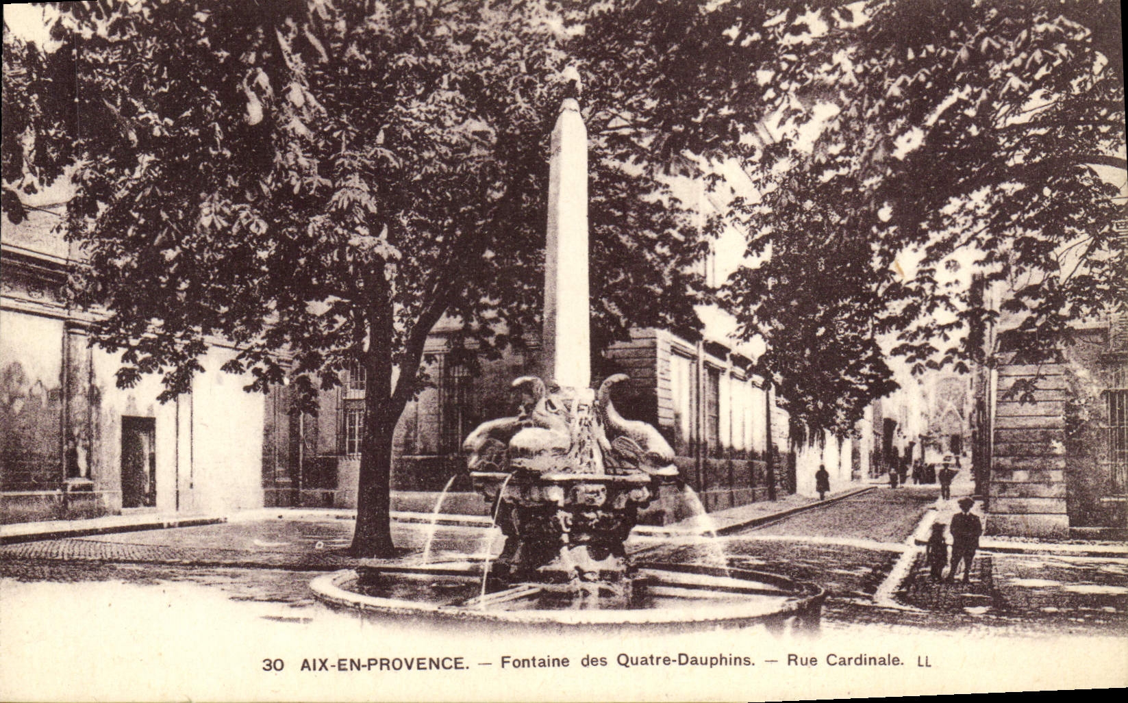 CPA Aix en Provence Fontaine des Quatre Dauphins Rue Cardinale