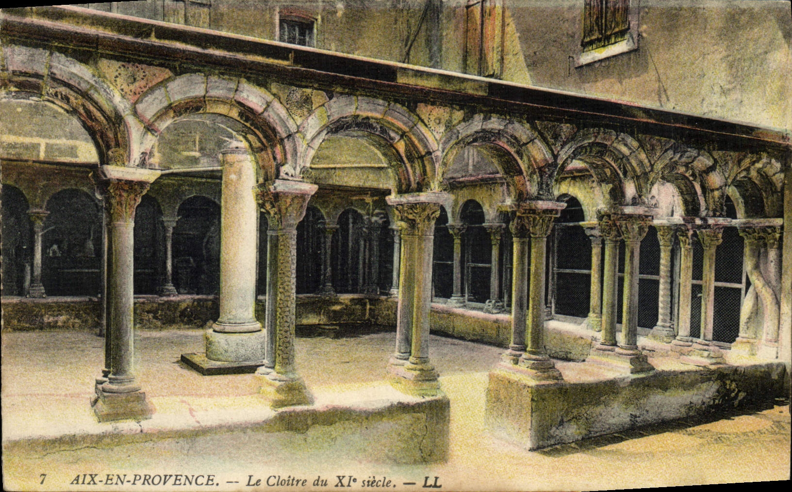 CPA Aix en Provence Le Cloitre du 11eme
