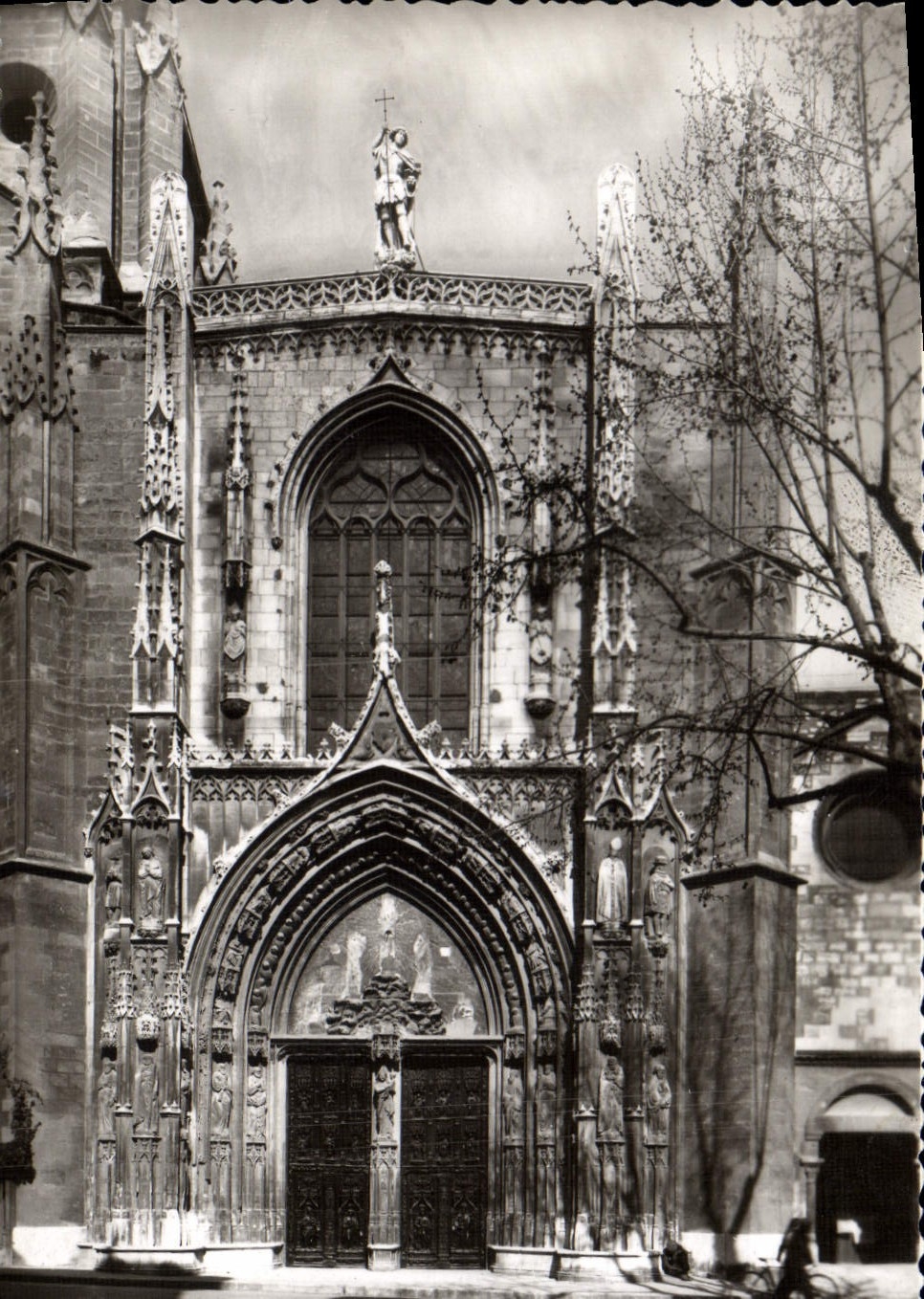 CPM Aix en Provence La Cathedrale St Sauveur
