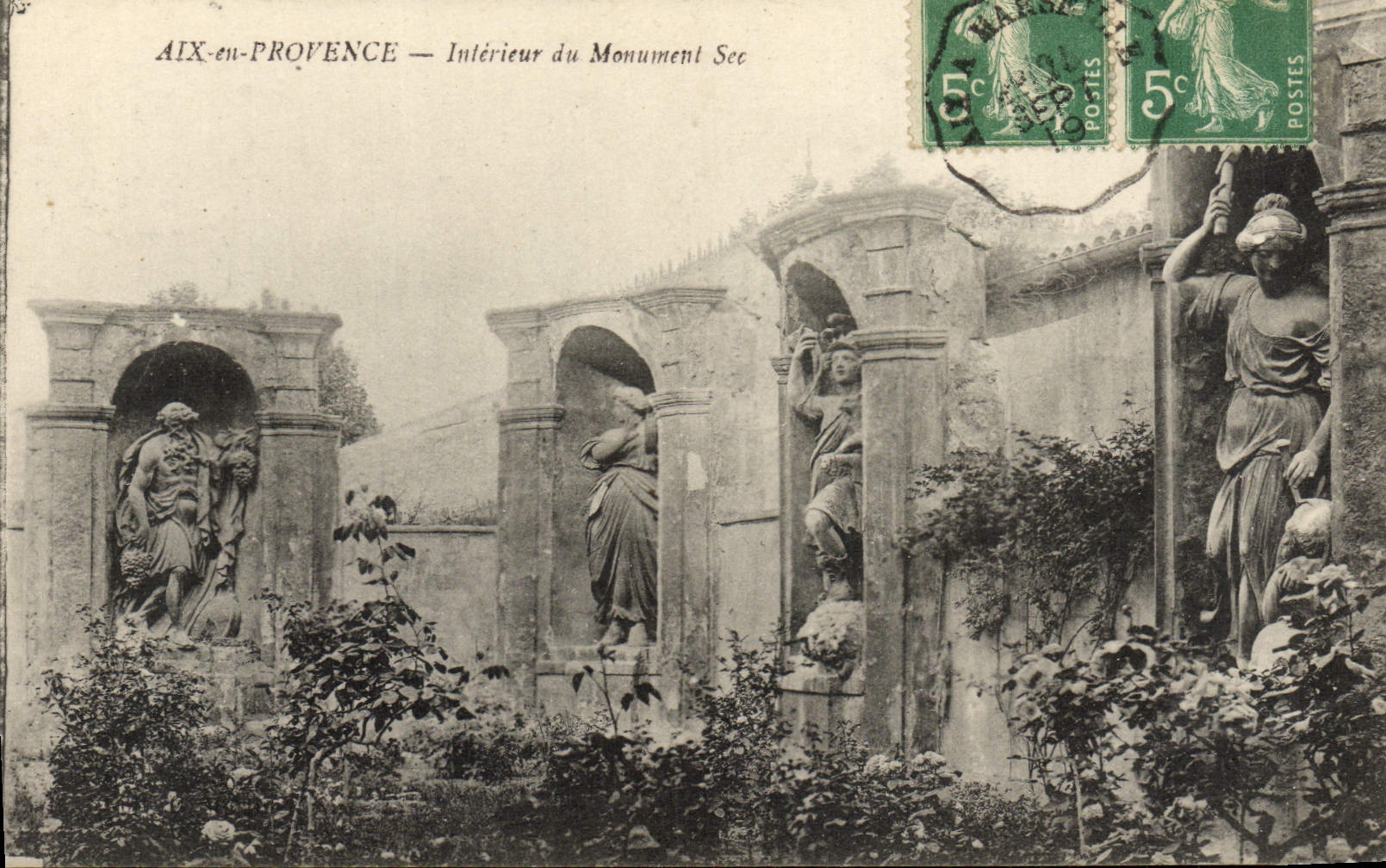 CPA Aix en Provence Interieur du Monument Sec