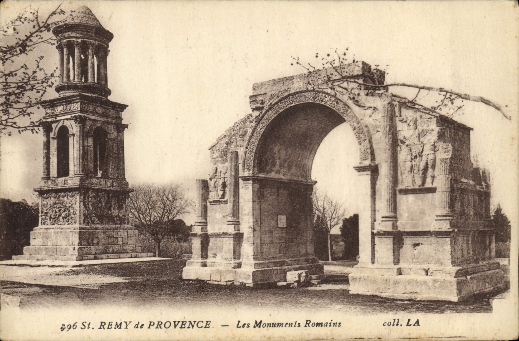 CPA Saint Remy de Provence Les Monuments Romains