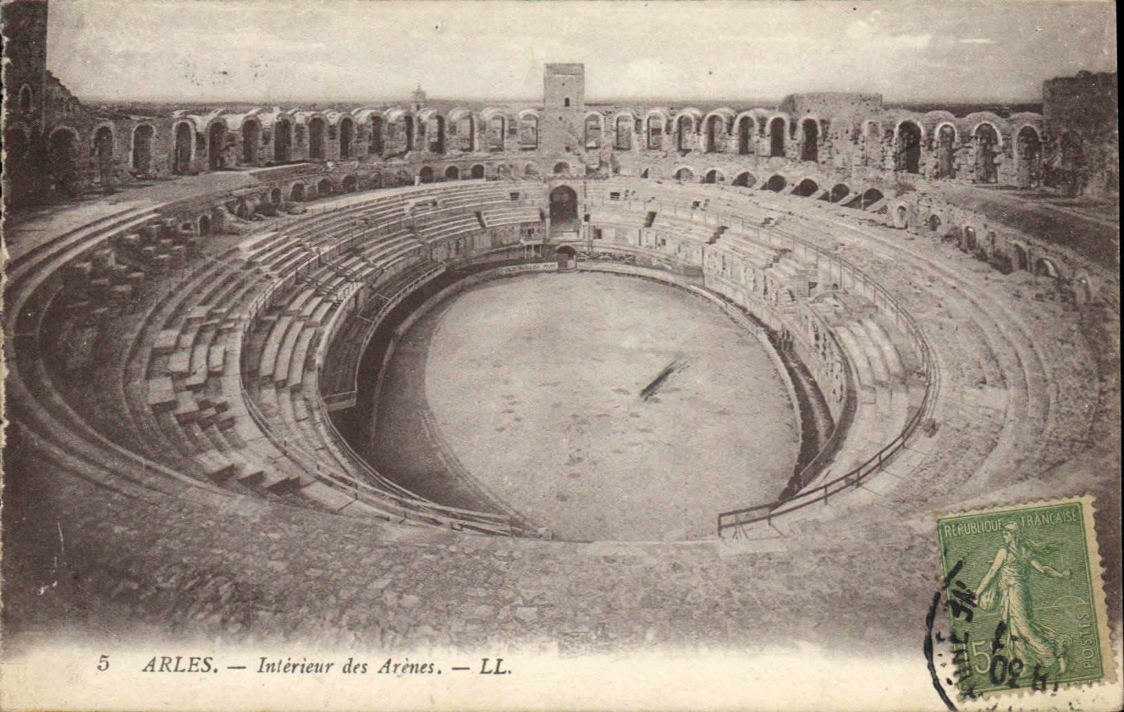 CPA Arles Interieur des Arenes