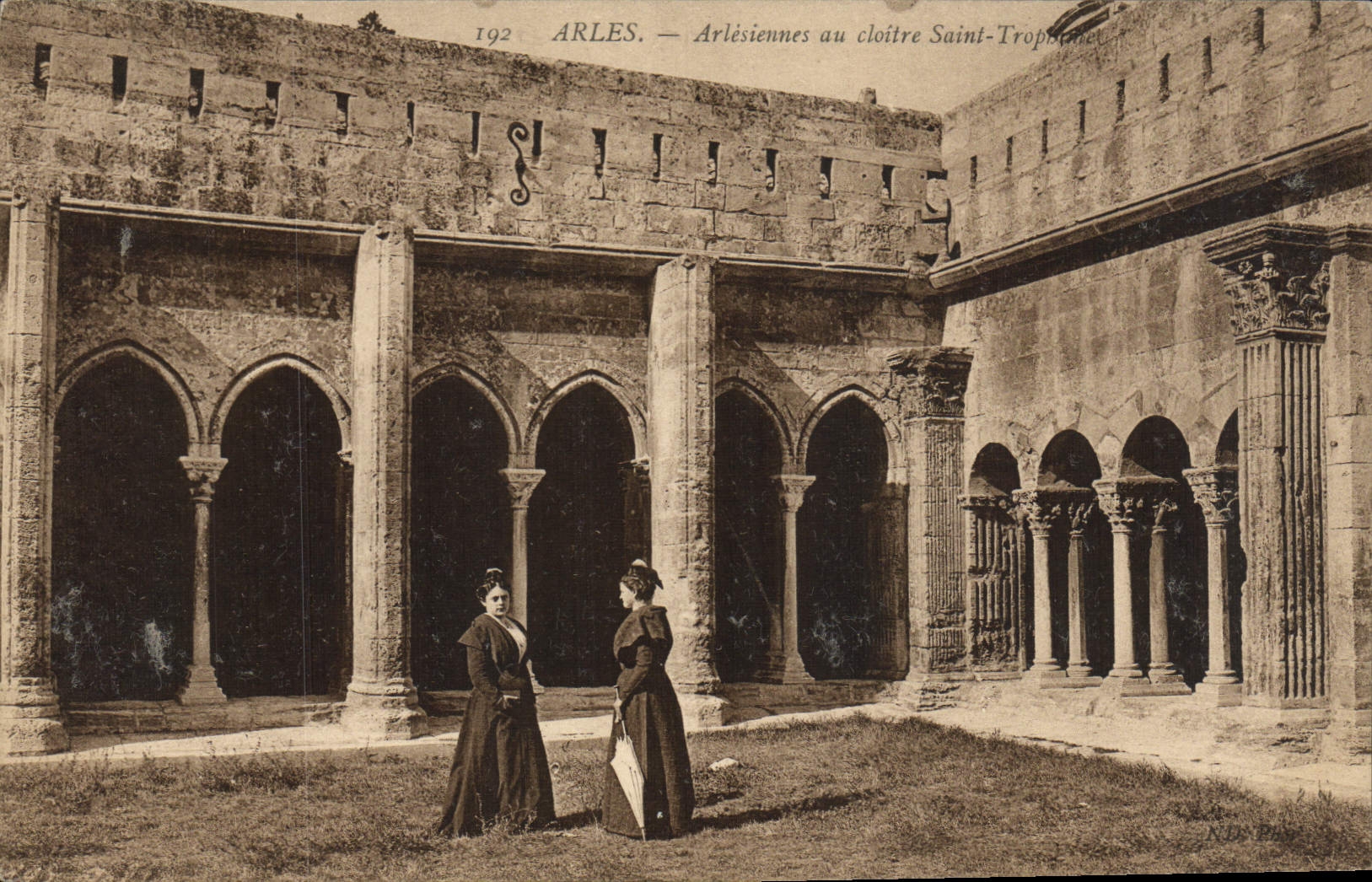 VINTAGE POSTCARD Arles Arlesiennes with the Holy Cloister Trophime Folklore