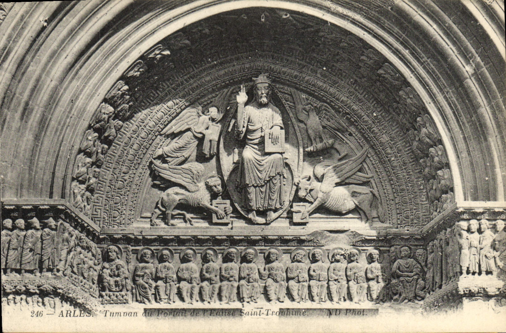CPA Arles Tympan du Portail de L'Eglise Saint Trophime