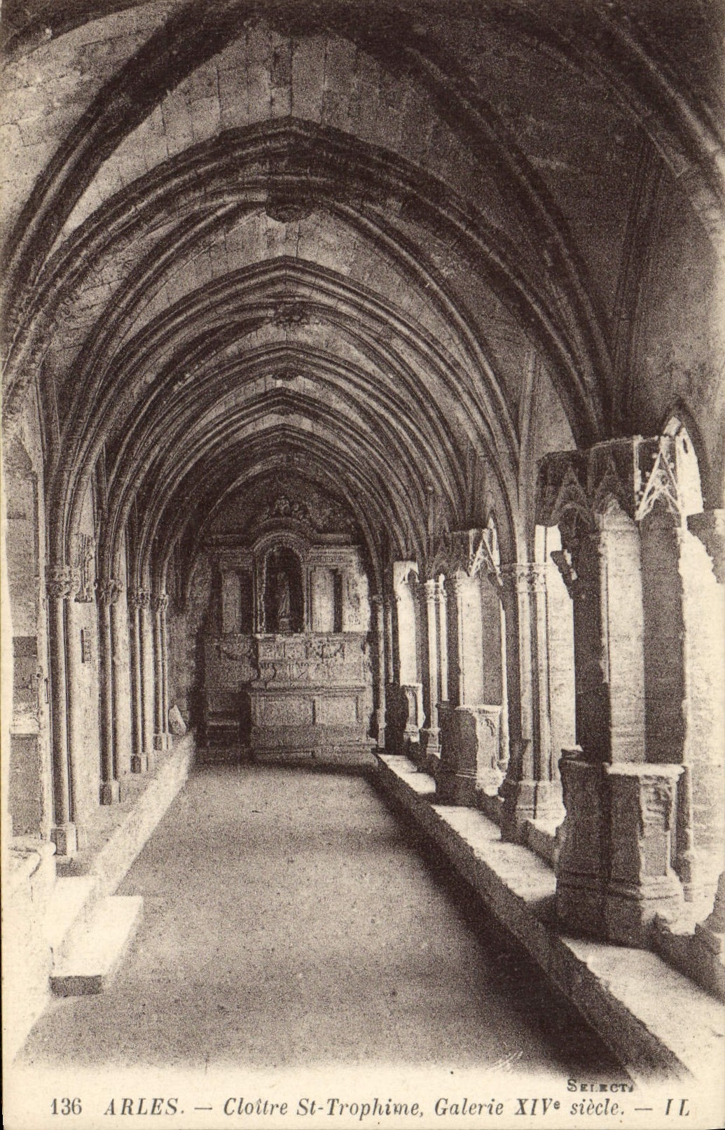 CPA Arles Cloitre St Trophime Galerie 14eme