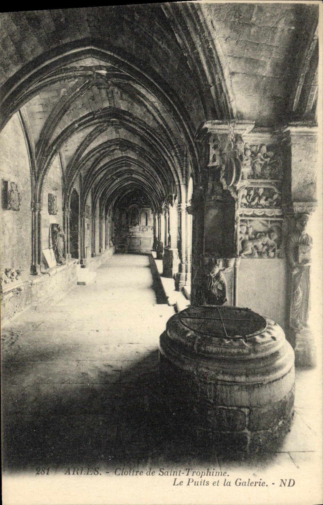 VINTAGE POSTCARD Arles Cloister St Trophime the well and the gallery