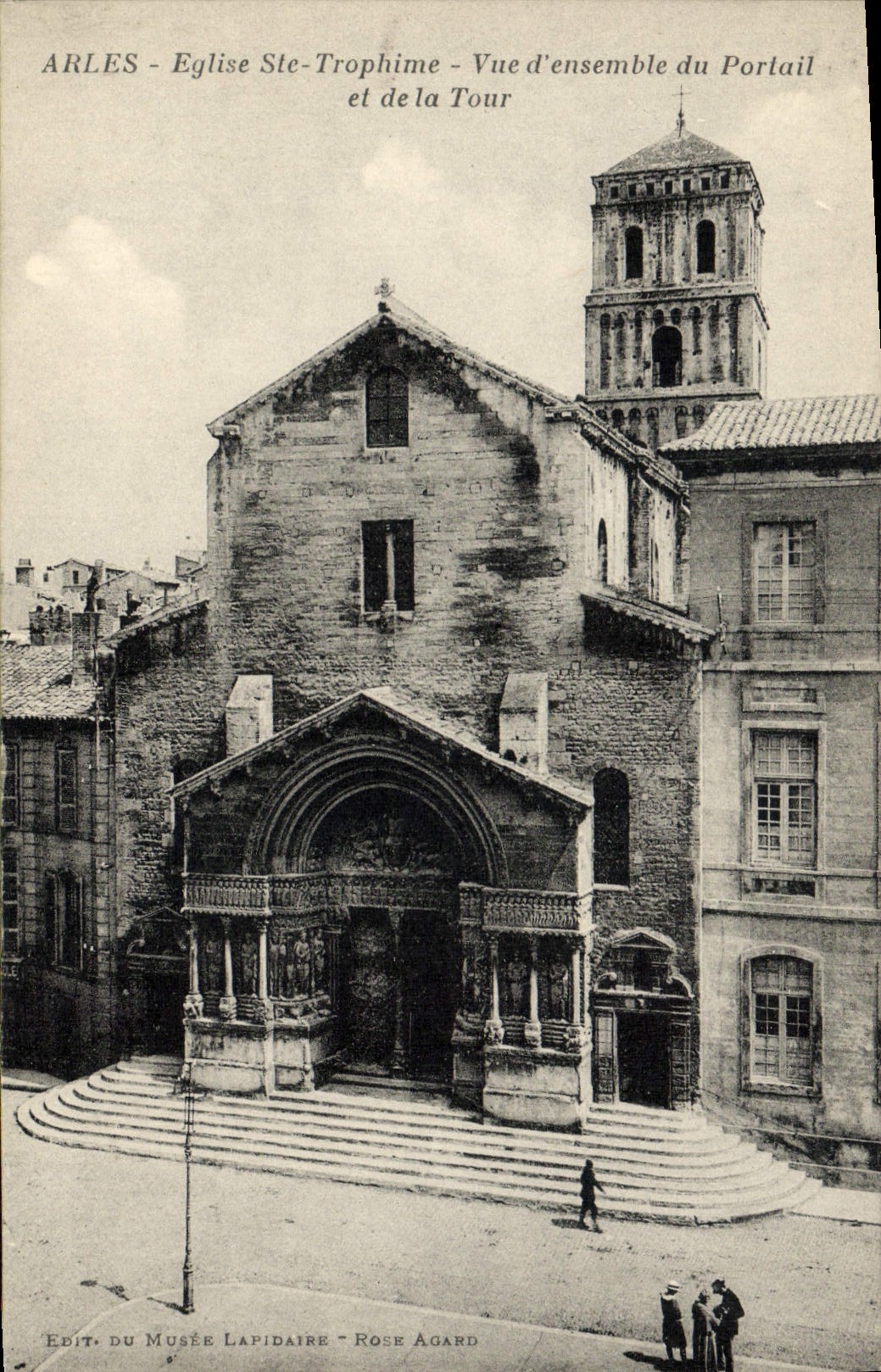 VINTAGE POSTCARD Arles Church co. Trophime Overall picture of the Gate and the tower