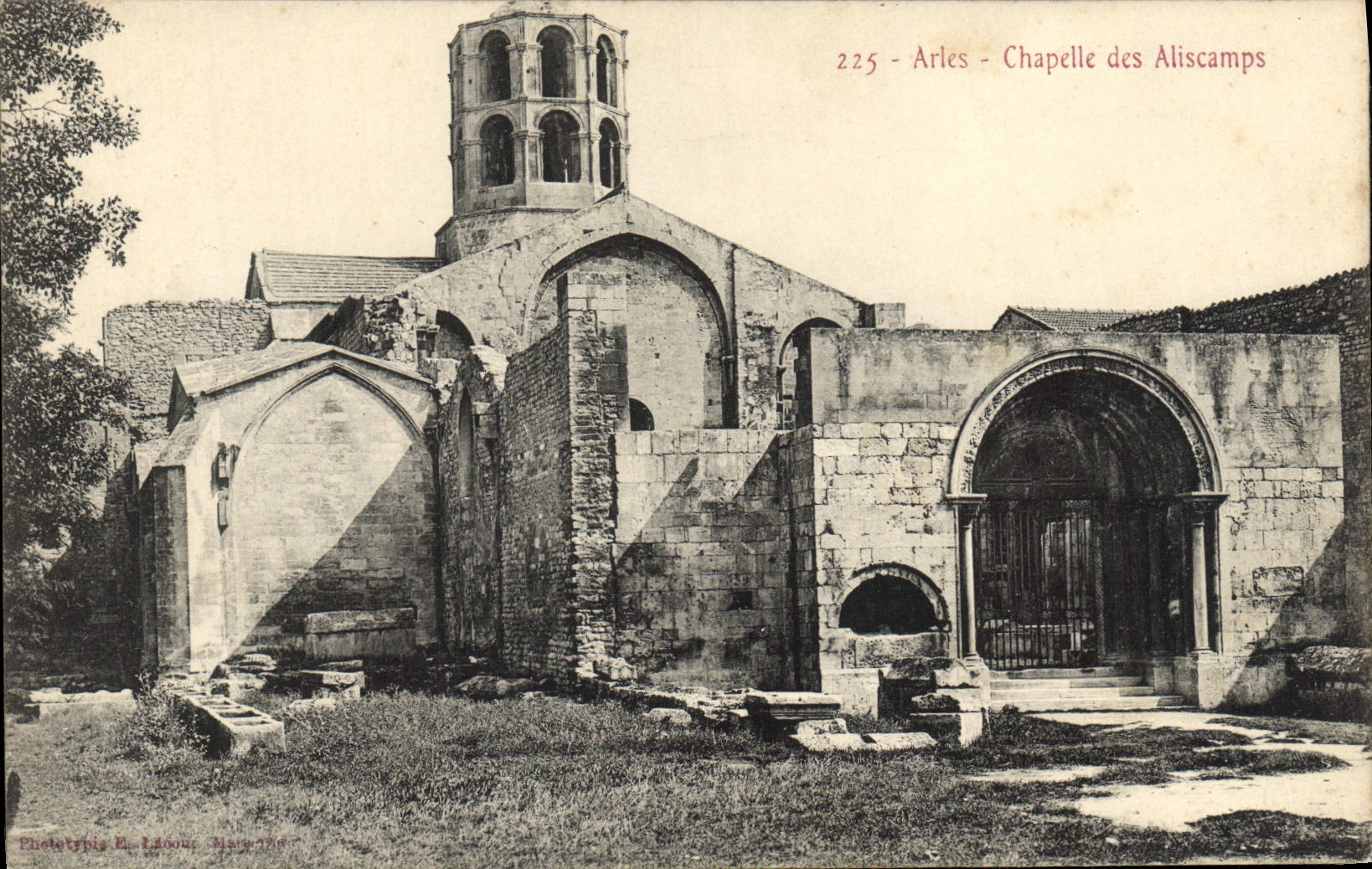 CPA Arles Chapelle Des Aliscamps