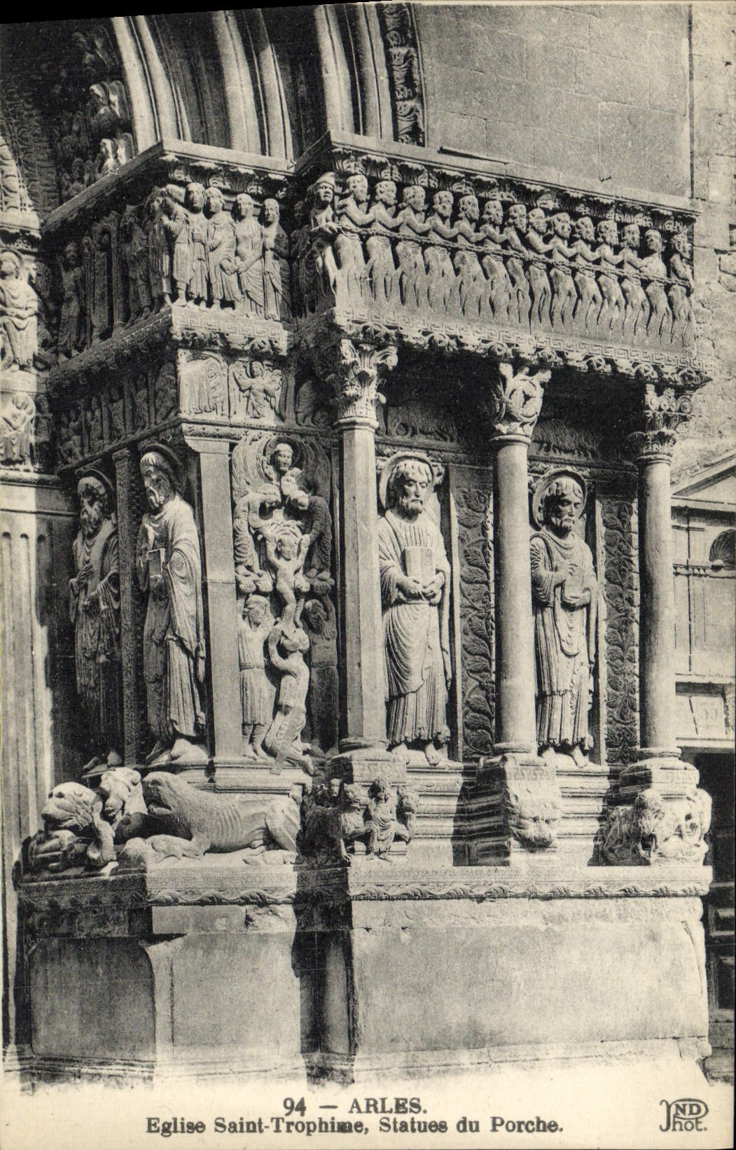 CPA Arles Eglise Saint Trophime Statues du Porche